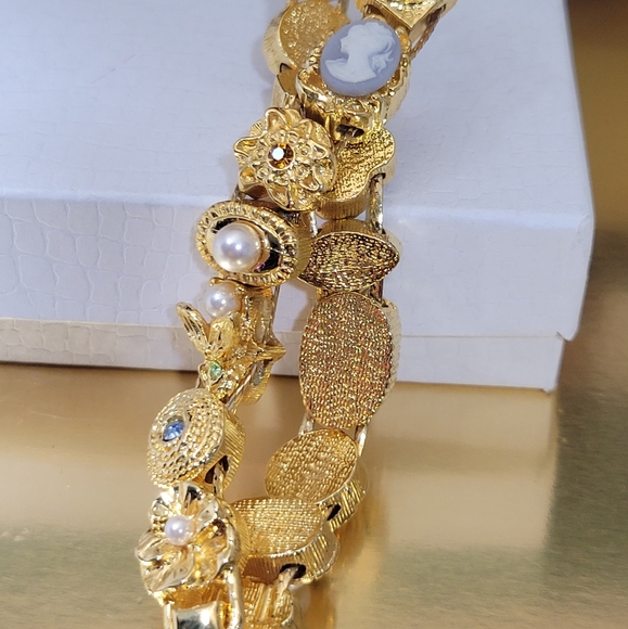 14K GP VINTAGE CAMEO BRACELET MULTI STONES & PEARLS 8"IN
, NEW WITH OUT TAG - Picture 9 of 11